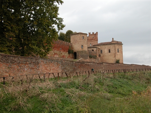 Strada panoramica dietro il castello.